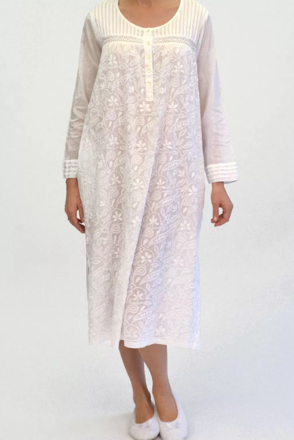 La Cera™ La Cera Long Sleeve White Embroidered Gown