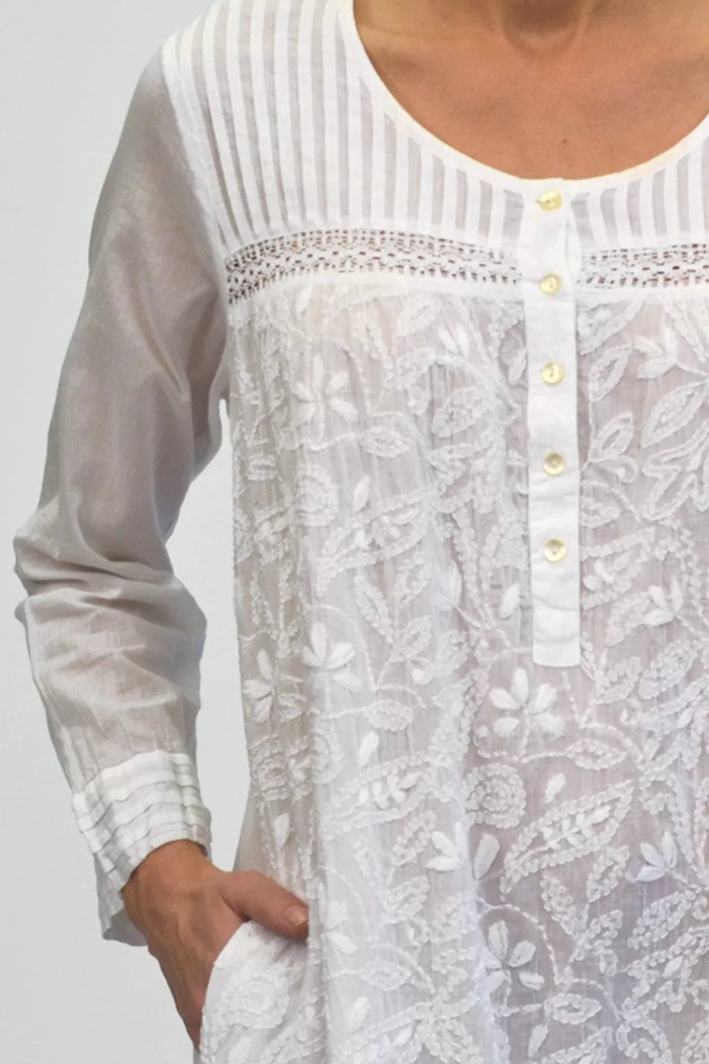 La Cera™ La Cera Long Sleeve White Embroidered Gown