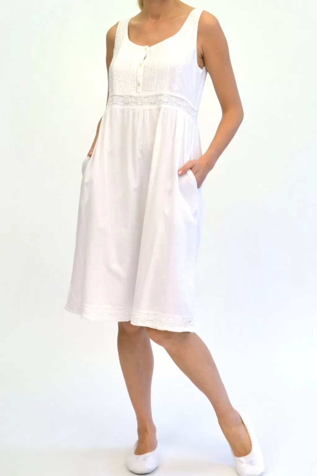 La Cera™ La Cera Sleeveless Embroidered Pleated Chemise