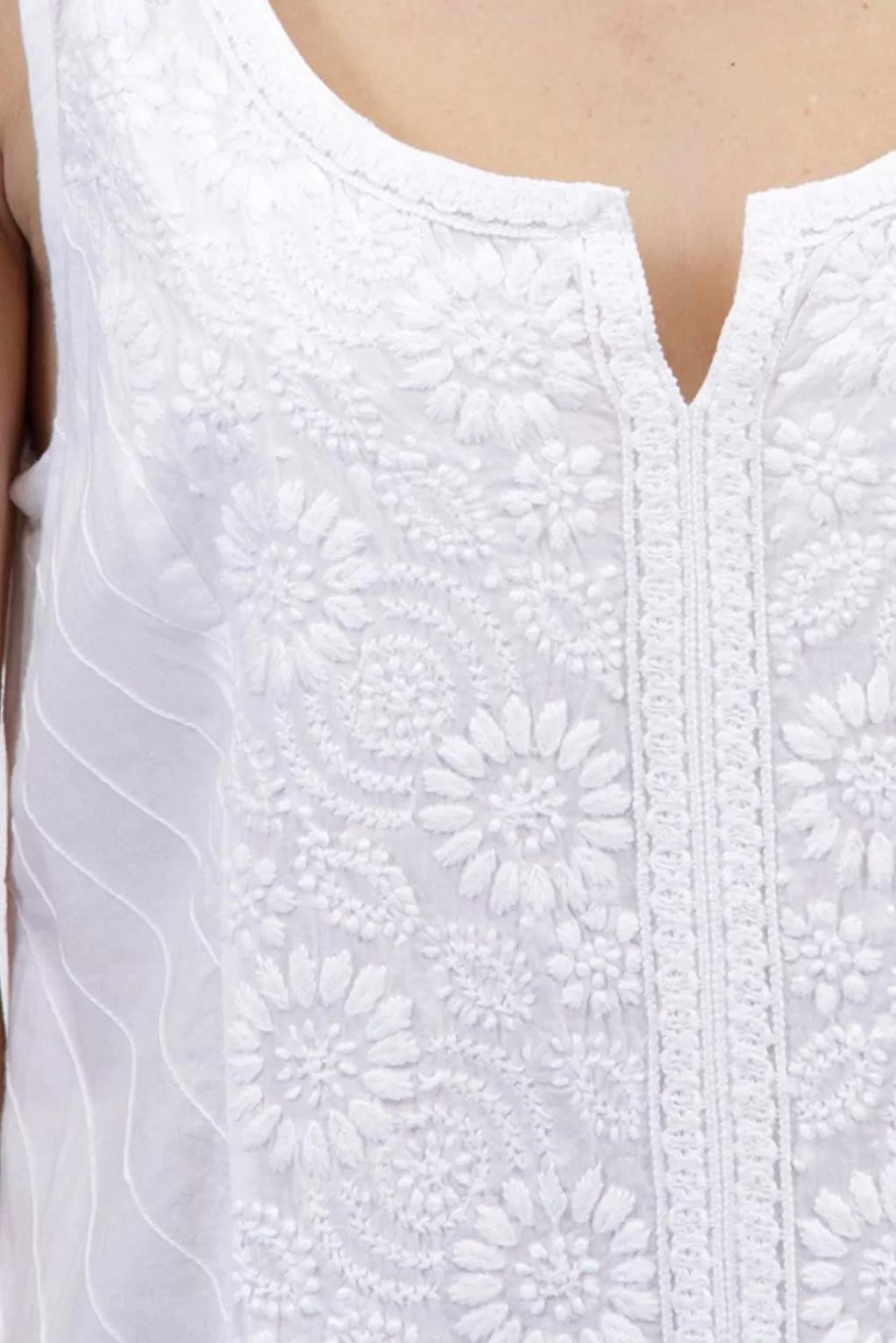La Cera™ La Cera Sleeveless Floral Embroidered Chemise